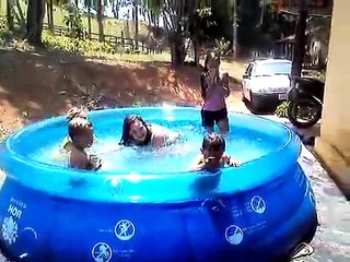 MOV683olha nos ai na piscina da fazenda já que naõ temos mar