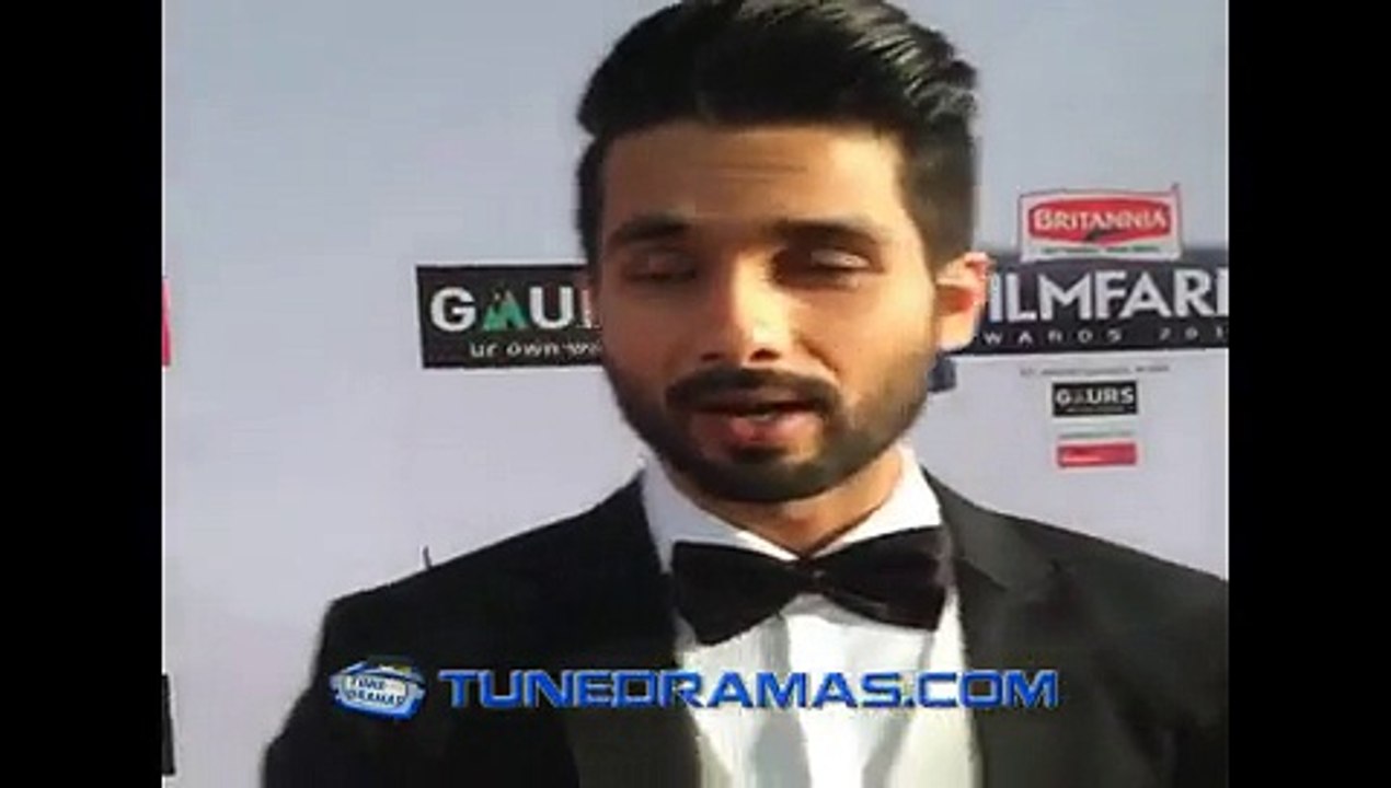 Shahid Kapoor on Red Carpet of 60th ‪Britannia Filmfare Awards‬ 2015
