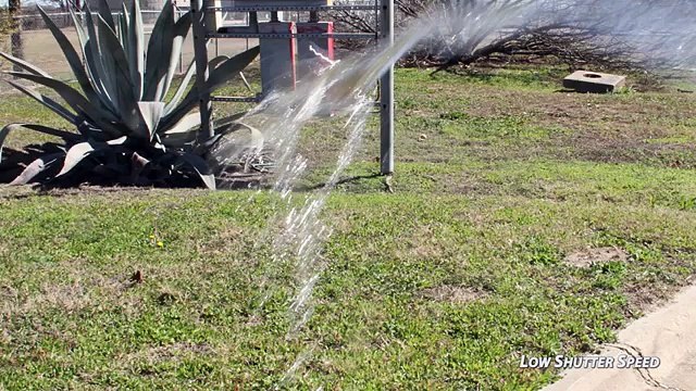L'intérieur d'un reflex filmé à 10 000 images par secondes (slowmotion)