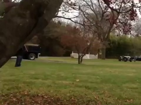 Il saute par-dessus une maison avec un buggy