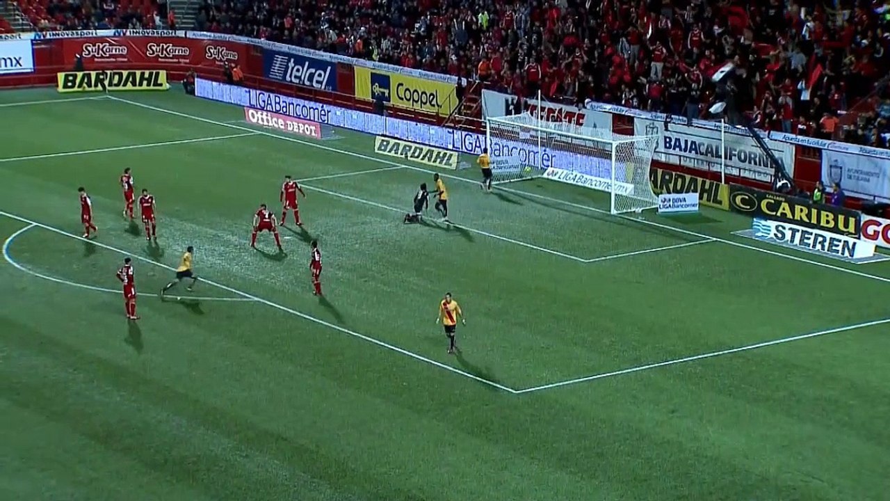 Liga MX: Kabinettstückchen auf engstem Raum