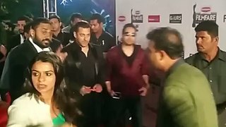 Bollywood King Salman Khan Walks The Red Carpet of Filmfare 2015