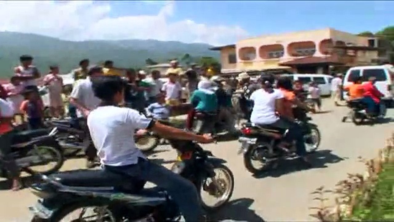 Dobyvatelé-ztracené-pravdy 2x8 Orang-Pendek-a-obří-červ