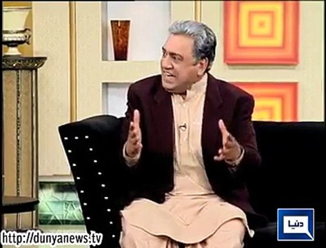 Shah Mahmood Qureshi(azeeze) giving comments about Imran khan's marriage in hasb e haal.