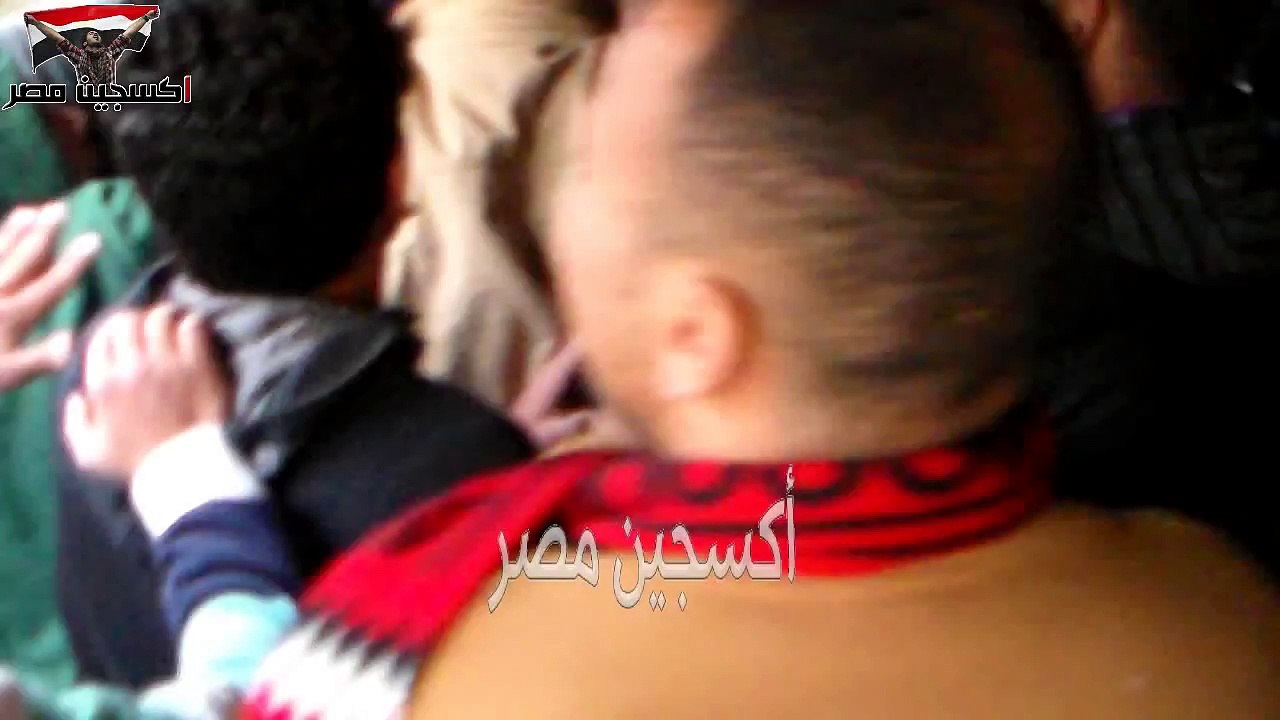 اعتداء صارخ من انصار السيسى على صحفية جريدة الفجر