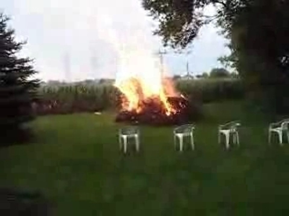 REGIS FAIT UN BARBECUE