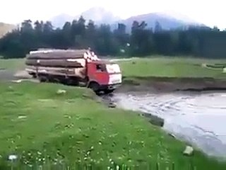 Truck cross deep river Amazing!