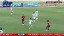 Football - L'Ouzbékistan enchaîne coup de pied en plein visage et série de crochets...