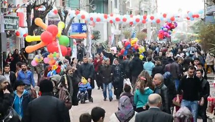 Tải video: Akhisar Alışveriş Festivali Crystals Dans Akademisi Flash Mob Dans Gösterisi