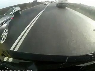 Car 2 Tukre Ho Gai Lekin Driver Bach Gaya - Jisay Allah Rakhy - hulu.pk