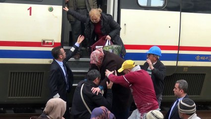 YHT lodos dolayısıyla yolda kaldı