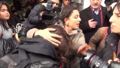 Taksim'deki Protestoda Kadın Eylemcinin Kafasına Kalas Düştü