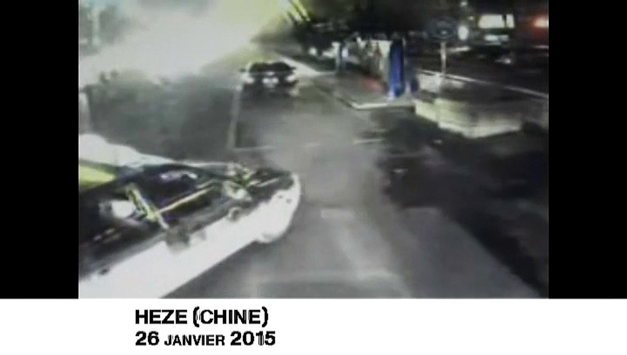 Chine : un taxi fou traîne un chauffeur de bus sur 200 mètres