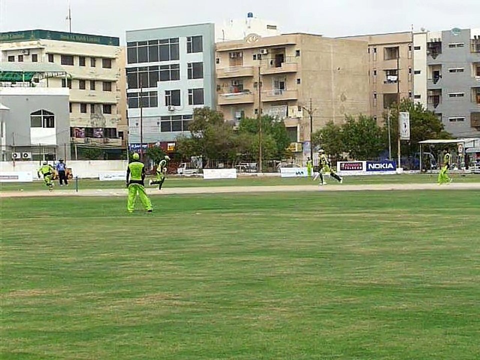 11 OF 12 YAQZAN RAJPUT LLS GETS THE WICKET OF ANWAR ALI KHAN *** 16-07-2014 CRICKET COMMENTARY BY : PROF. NADEEM HAIDER BUKHARI  OMAR ASSOCIATES CRICKET CLUB KARACHI vs YOUNUS JAVED (YJ) CRICKET CLUB KARACHI  *** 3rd VITAL 5 CLUB CRICKET RAMZAN CRICKET 00