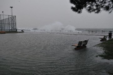Caddebostan'da lodos dehşeti