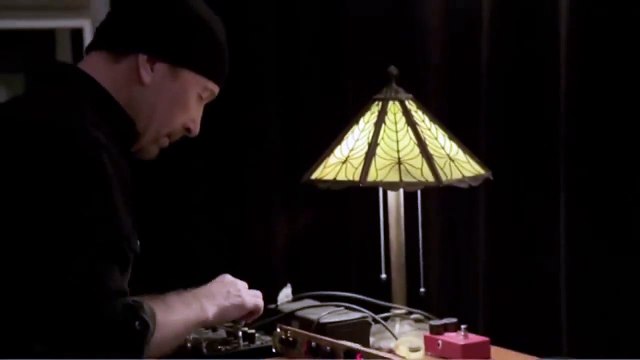 No estúdio com U2, Making Invisible