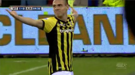 l’enchaînement à la Dennis Bergkamp d'Uros Djurdjevic