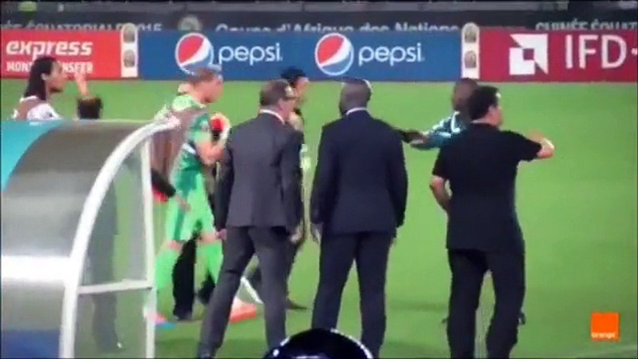 La sortie mouvementée de l’arbitre corrompu de Guinée équatoriale - Tunisie (2-1)