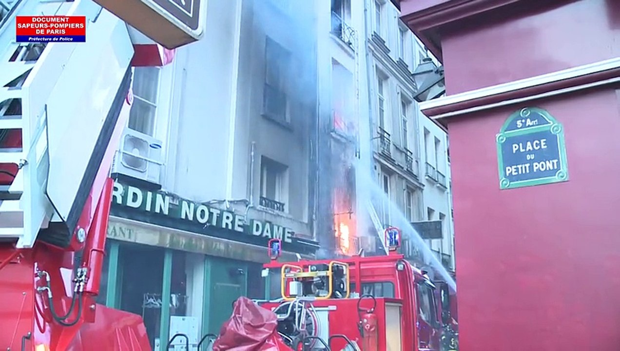 BUZZ NEWS - Feu à Paris - Les images impréssionnantes