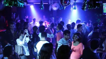 gul performing kaun nachdi in club malaysia