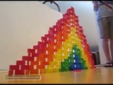 FUN MIT DOMINOS : Domino Pyramide - Super Slow Motion