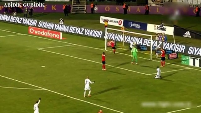 Le but très chanceux de Demba Ba (Besiktas vs. Mersin Idmanyurdu)