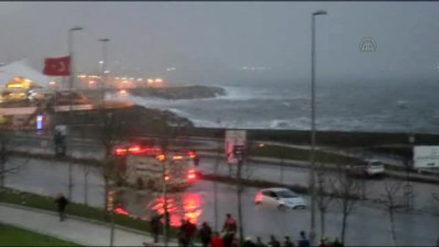 İstanbul'da Şiddetli Lodos - Pendik Sahili