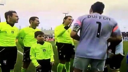 بوفون يداعب دى ناتالي بصفعة "سلام"