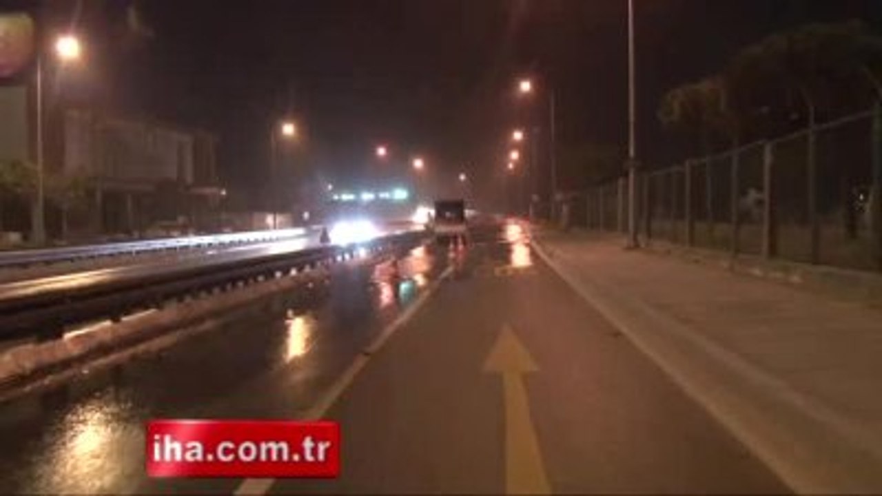 Sahil Yolu, Denizde Oluşan Dalgalar Nedeniyle Trafiğe Kapandı