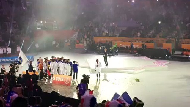 La danse de Joël Delplanque au Mondial 2015 / Handball