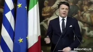 Renzi i dhuron kravatë Tsipras: Kur Greqia të dalë nga kriza, vendoseni