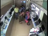 Lady Thief Stealing Laptop Caught In CCTV Footage