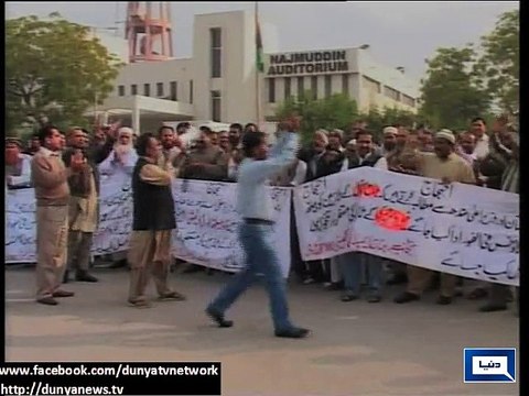 Dunya News-Doctors protest against target killings, boycott OPDs today