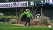 Des fans de golf balancent leur gobelets de bière sur le green après le Hole-in-one de Francesco Molinari