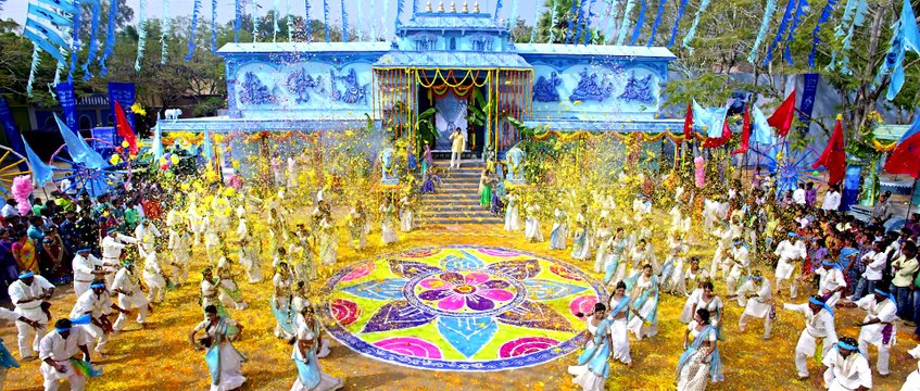 Baje Baaje Song from Gopala Gopala Venkatesh Pawan Kalyan