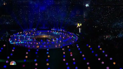 Le show démentiel de Katy Perry pour le Superbowl 2015