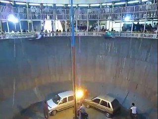 Dunya News-Gravity-defying stuntmen stun audience in the Well of Death