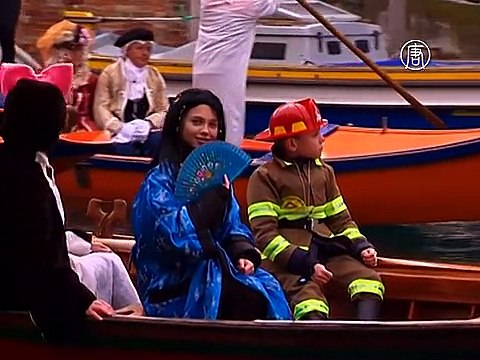 В Венеции состоялась регата в честь карнавала