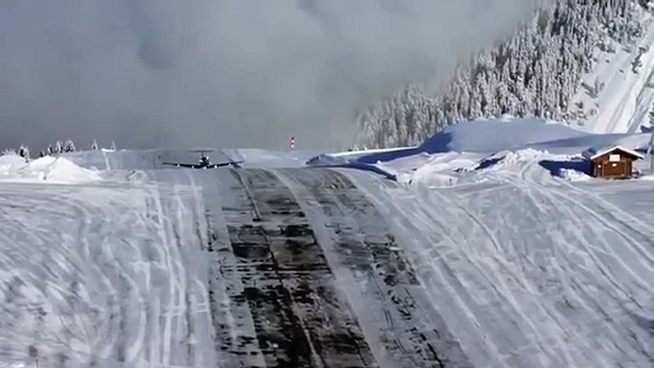 Atterrissage Extreme insolite de l'aéroport. Courchevel. France
