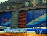 Comerciantes esperan para enviar sus productos a Galápagos