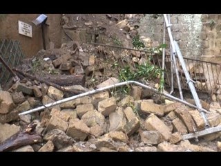 Napoli - Maltempo, crollo sui gradoni di Santa Maria Apparente (01.02.15)