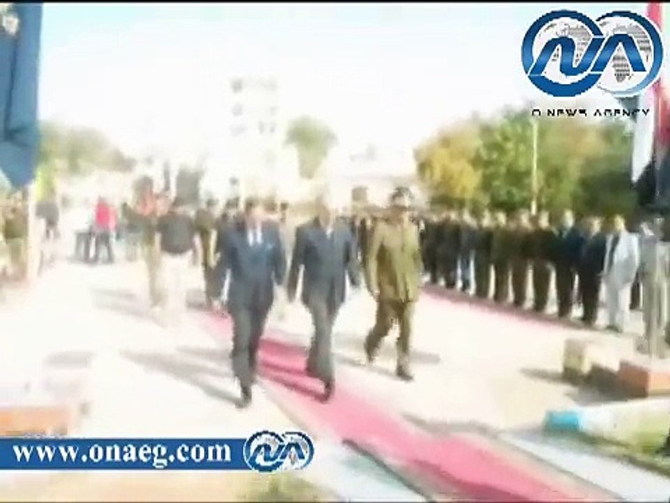 محافظ الوادى الجديد يضع الزهور أمام النصب التذكارى لشهداء الشرطة