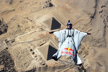Pyramids: Leap of Wonder 2015 Egypt - Giza: Cedric Dumont - Action
