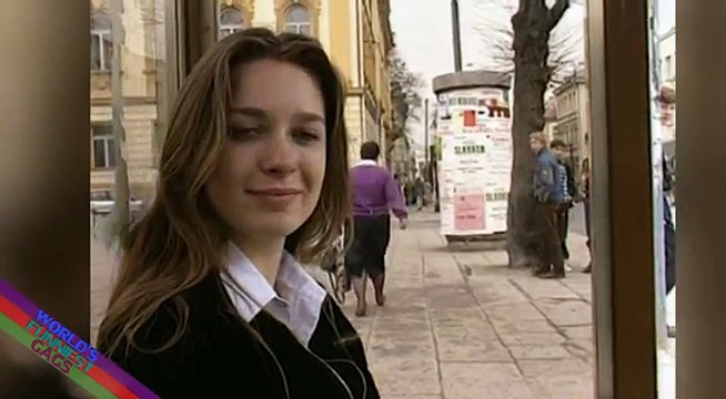 Hot Kissing Prank in Public - Kissing Pranks 2014 - Kissing Stranger at Bus Stop