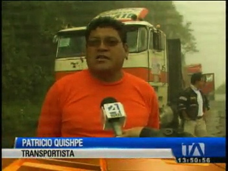 Derrumbe interrumpe la vía Macas - Riobamba