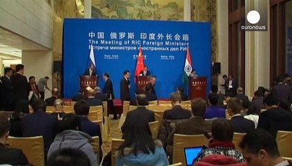 Pressure builds in US and NATO to supply arms to Ukraine