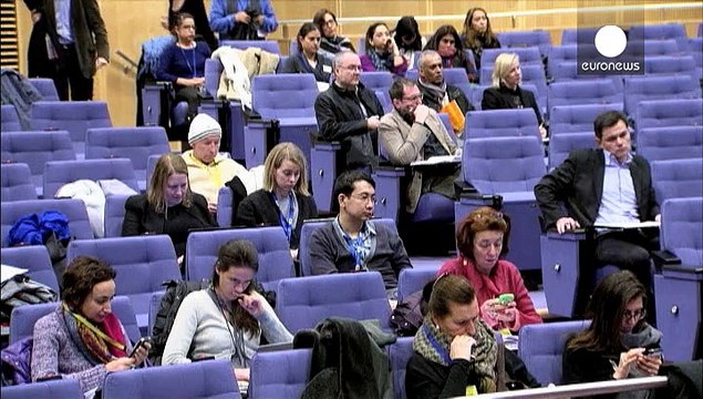 Tsipras faces stiff challenge in scrapping bailout deal