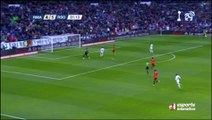 MAIS UM?! Bale perde gol cara a cara com o goleiro!!