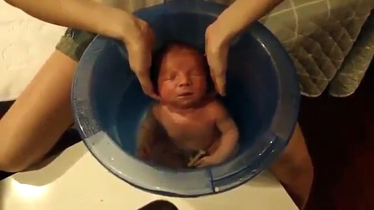 Beba od pet dana dobija ponovo iskustvo mamine utrobe