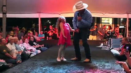 Tony Nance sings LITTLE DARLIN at Elvis Week 2013 video